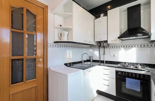 El Poble-sec Apartment | Bright 2 bedroom apartment located in the most attractive area of Barcelona. It is located in the heart of Poble Sec, the coolest neighborhood with the best tapas restaurants in Barcelona. Just 4 minutes from the subway and 10 minutes from Las Rambl