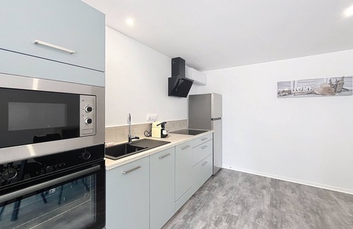 Anglade Apartment | Bright 2-bedroom apartment near Blaye, ideal for workers and travellers