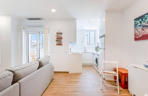 Armacao de Pera Apartment | Bright 2BDR Flat in Armação de Pêra by LovelyStay