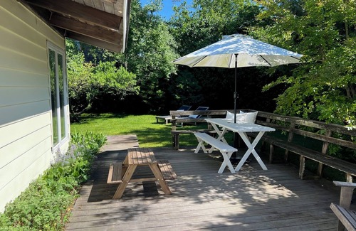 Culloden Shores House | Bright 2BR: Pond Views & Walk To Beach