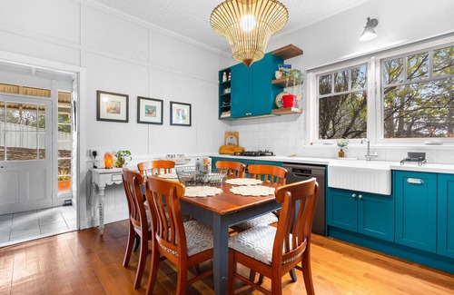 Blackheath House | Bright 3-Bed House with Garden, BBQ & Fireplace