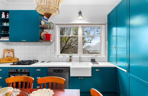 Blackheath House | Bright 3-Bed House with Garden, BBQ & Fireplace