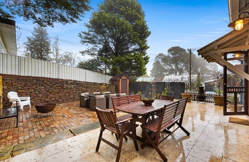 Blackheath House | Bright 3-Bed House with Garden, BBQ & Fireplace