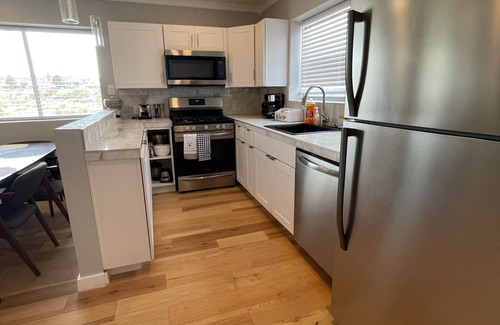 Globe House | Bright 3 bedroom, 2 bath home; game room w/arcade machines - basketball machine
