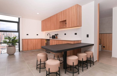 San Diego Apartment | Bright 3BR in El Poblado - Jacuzzi & Digital Nomad