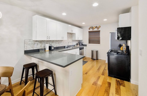 Cedar Heights House | Bright 3BR Townhouse w/Patio, A/C & Pet Friendly