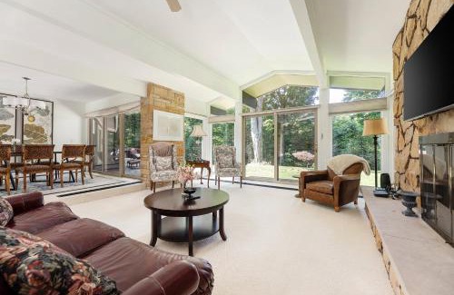 Bear Lake House | Bright 4BDR Home by Lake MI Arcadia Bluffs Portage Lake 2832