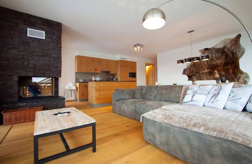 Veysonnaz Apartment | Bright 5 * Ski In, Ski Out Apartment on the slopes (3 bed, 3 bath)