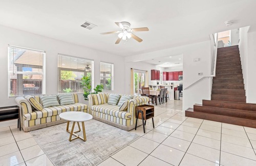 Moreno Valley House | Bright Airy 5B Home Workspace Outdoor Lounge