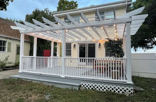 Hudson House | Bright, Airy Home with TONS of character in Hudson, NY - 5 min from Warren St