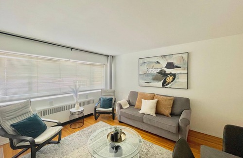 West End Apartment | BRIGHT AND BEAUTIFUL FURNISHED PET FRIENDLY 2 BEDROOM 1 BATH IN WEST END