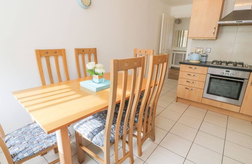 Ayr Cottage | BRIGHT AND BEAUTIFUL, pet friendly, country holiday cottage in Ayr