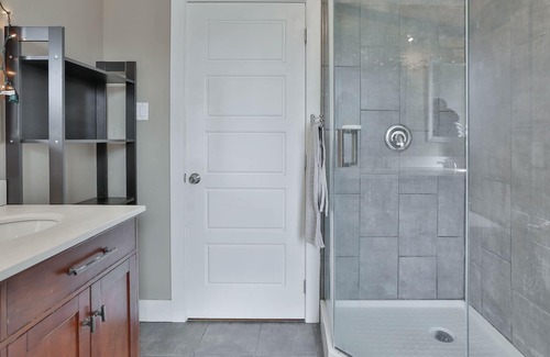 Montreal-Nord House | Bright and Charming Montreal full house
