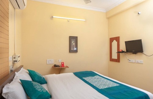 Tirupati House | Bright and Cosy Room Stay @ Tirupati