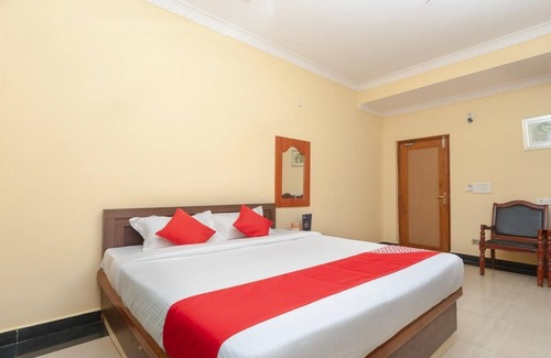 Tirupati House | Bright and Cosy Room Stay @ Tirupati