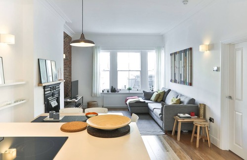Pembridge Condo | Bright and cozy apartment in Notting Hill.