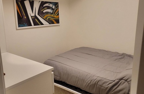 Rutland Apartment | Bright and cozy basement suite. Convenient to Big White and all Kelowna sites.