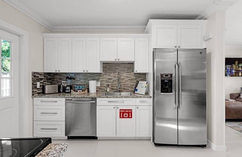 Homestead House | Bright and Cozy Home in Homestead