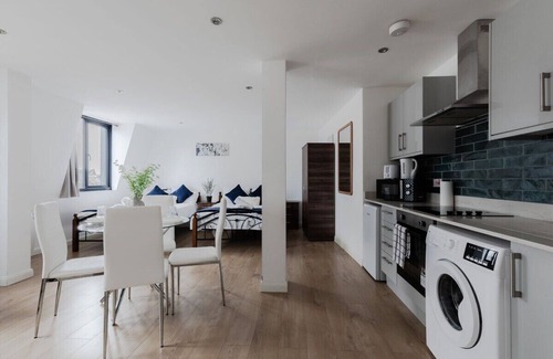 West Ealing Apartment | Bright and Modern Studio Near Ealing Broadway