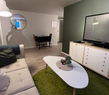 Kirkenes Apartment | Bright and pleasant basement apartment near downtown, Lys og trivelig kjellerleilighet i sentrumsnært