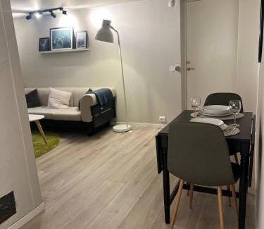 Kirkenes Apartment | Bright and pleasant basement apartment near downtown, Lys og trivelig kjellerleilighet i sentrumsnært