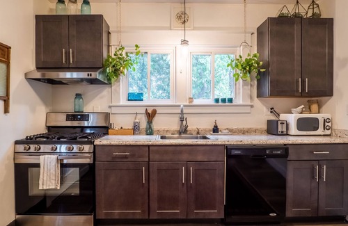 Fifeville House | Bright and roomy cottage just 3 blocks from UVA or a walk to downtown