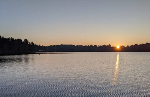 Shawnigan Lake Condo | Bright and spacious lakefront unit at Shawnigan Beach Resort