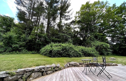 Kent House | Bright and Spacious 3-bedroom house with large patio and sprawling yard.