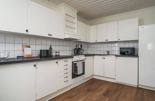 Norberg House | Bright and Stylish 3 Bedroom in Norberg