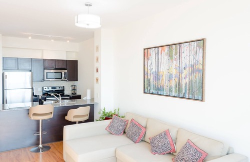 Mississauga Valleys Condo | Bright and sunny corner unit with Balcony. Walk to Square One Shopping Mall.