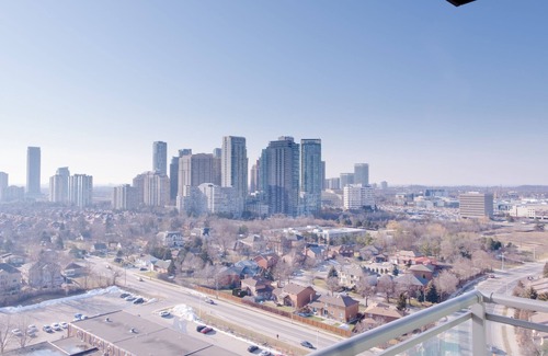 Mississauga Valleys Condo | Bright and sunny corner unit with Balcony. Walk to Square One Shopping Mall.