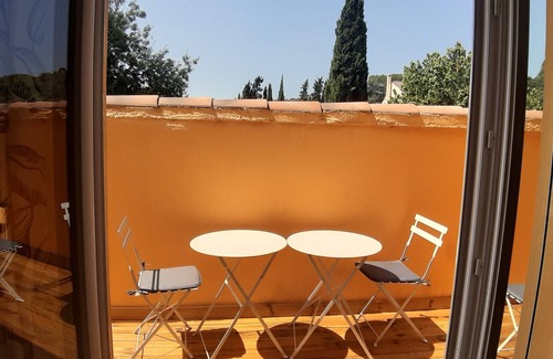 Trans-en-Provence Apartment | Bright apartment in Provence