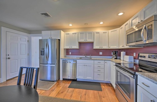 Greenport Apartment | Bright Apartment - 1/2 Mi to Greenport Harbor!