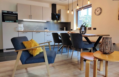 Elpe Apartment | Bright apartment for 6 people on the ground floor with a terrace in the garden right by the forest