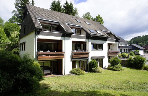 Elpe Apartment | Bright apartment for 6 people on the ground floor with a terrace in the garden right by the forest
