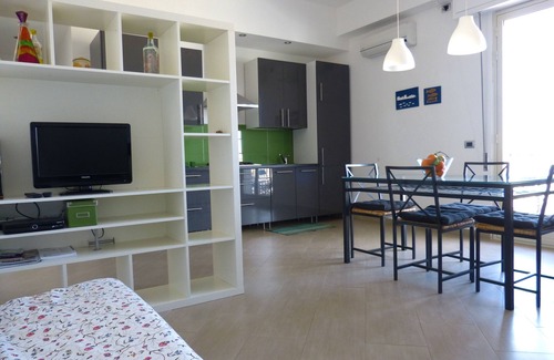 Pozzallo Apartment | Bright apartment on the most beautiful downtown waterfront