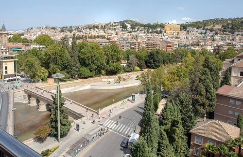 Cervantes Apartment | Bright Apartment with parking in Granada. Gongora