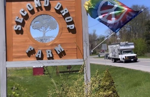 Lanesborough Apartment | Bright Boho Apt in 18th c Berkshire Farmhouse