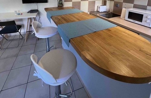 Le Rouet Apartment | Bright, central studio Marseille Prado near Vélodrome