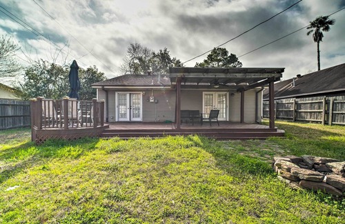 Villa West Cottage | Bright College Station Abode: 3 Mi to Kyle Field