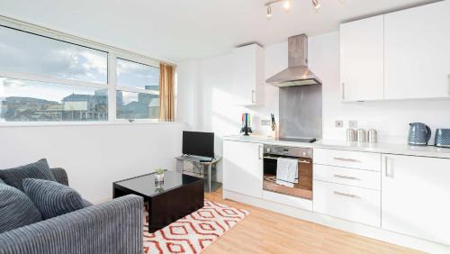 Nottingham City Centre Apartment | Bright Contemporary Studio in Central Nottingham