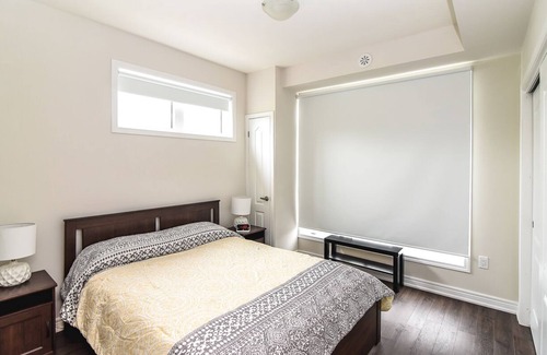 Beamsville Condo | Bright Corner Townhouse Downtown Beamsville
