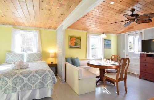 North Eastham House | Bright Cottage Close to Bayside Beaches