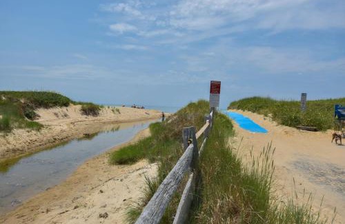 North Eastham House | Bright Cottage Close to Bayside Beaches