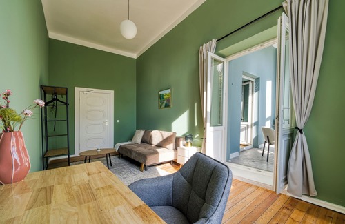 Wilmersdorf Apartment | Bright & Cozy 2BR Apartment in West Berlin,Perfect for Families, 70m to Metro