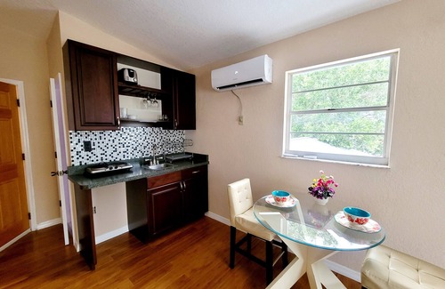 Southgate Apartment | Bright, cozy studio in the middle of Sarasota