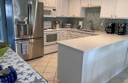 Port St. Joe House | Bright end unit w/screened porch. Gated, 2 pools + pickleball. Beach gear Incl.