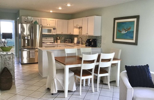 Port St. Joe House | Bright end unit w/screened porch. Gated, 2 pools + pickleball. Beach gear Incl.