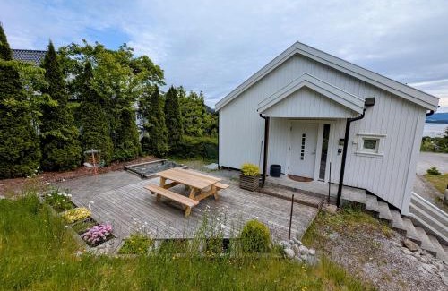 Jorpeland Apartment | Bright Fjord View Apartment Jørpeland