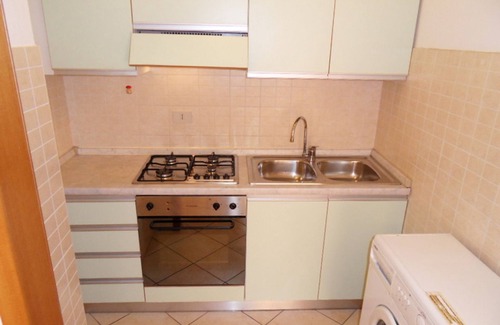 Rosapineta Apartment | Bright flat in a colourful building - Beahost